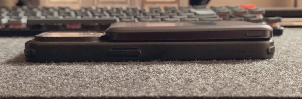 LEGOmMoc's tweet image. ANKERの薄型モバイルバッテリーめっちゃいい！