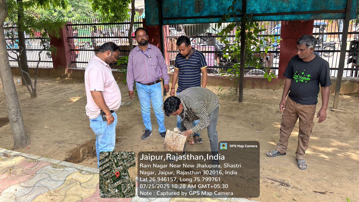 nagar_jaipur's tweet image. 🌿 #हरियालो_राजस्थान_अभियान 🌿
हरियाली तीज व 76वें वन महोत्सव के तहत सिविल लाइन जोन में वृक्षारोपण कार्यक्रम की शुरुआत, स्कूलों व सार्वजनिक स्थलों पर पौधारोपण की तैयारियां शुरू।
#HariyaloRajasthan
@SwachhBharatGov | @MoHUA_India
@SmdsbmU. | @PMU_SBM_RAJ | @LSG_Rajasthan