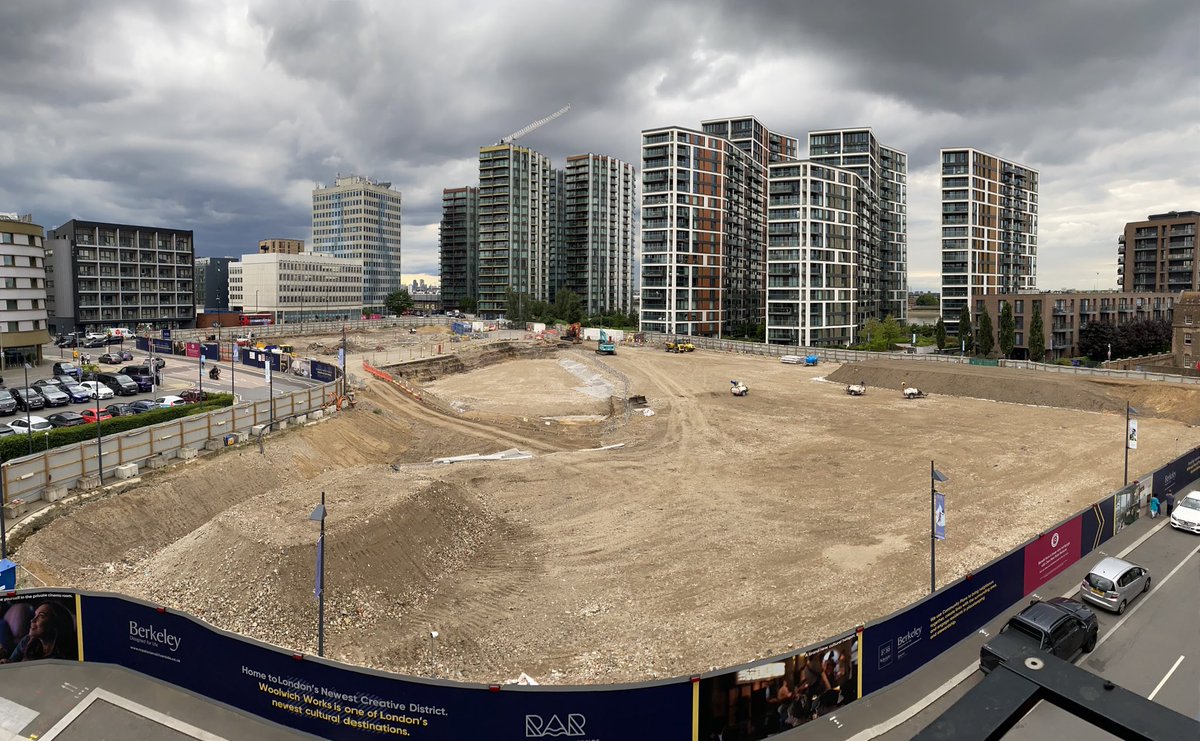 MyWoolwich's tweet image. Update on the #Ropeyards site at the #RoyalArsenal #Woolwich… you know, the one where @BerkeleyGroupUK suppressed any criticisms - that site.
Land looking nice and flat and ready to maximise profit for Berkeleys
#WoolwichArsenal #RoyalArsenalRiverside @KarlWhiteman @car150370