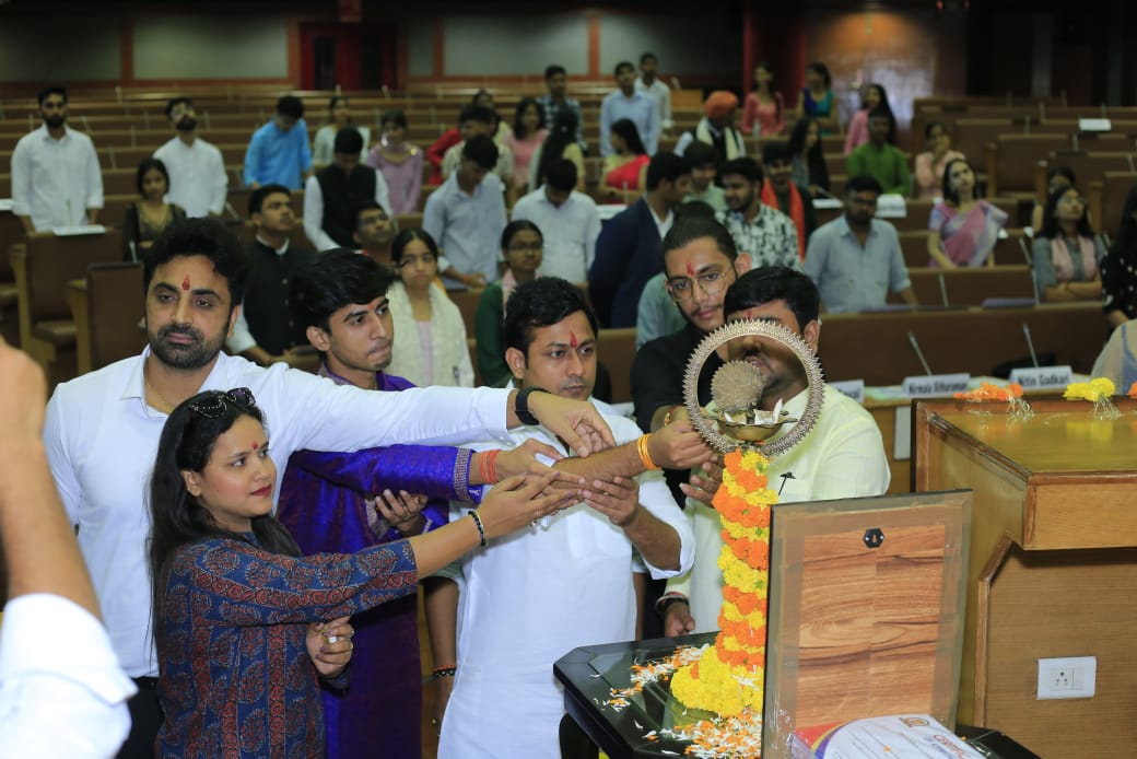 chetanaupadhya2's tweet image. राष्ट्रीय युवा संसद में आज हर तर्क, हर सवाल, हर उत्तर — संविधान की आत्मा को छूता नजर आया।
One Nation One Election पर युवाओं की बहस ने लोकतंत्र को और मजबूत किया।
#NationalYouthParliament