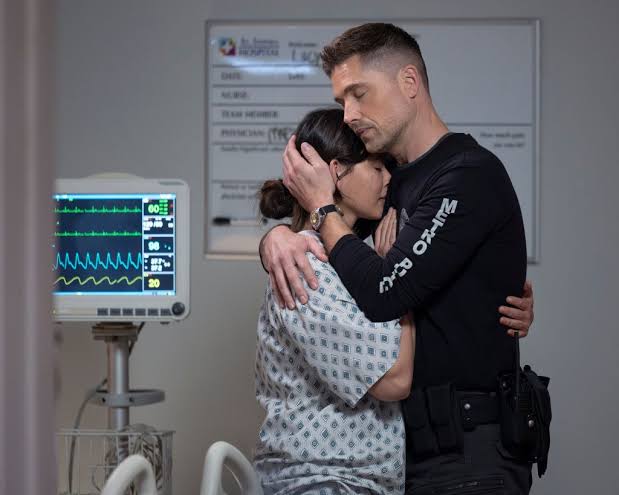 chenford_s's tweet image. HELLLOOOOOOO...๐
y'all Victoria "Tori" Garrett director of 8x04 ALSO directed:
4X18 - Chenford 1st dance
5X01 - Undercover Chenford Kiss
5X12 - Chenford's 1st N*KED TIME.
6X04 - Chenford's "Let's go home"
S8 IS CHENFORD SZN CONFIRMEDDDD๐ญ๐