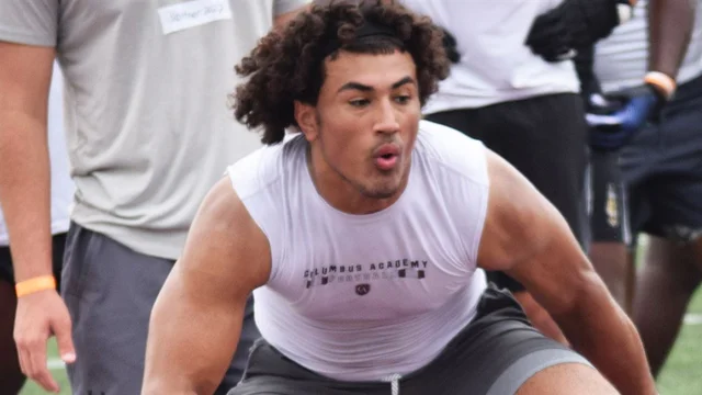 Bucknuts247's tweet image. A local defensive end locks in his next time at #OhioState.
✍️ @Bill_Kurelic
247sports.com/college/ohio-s…