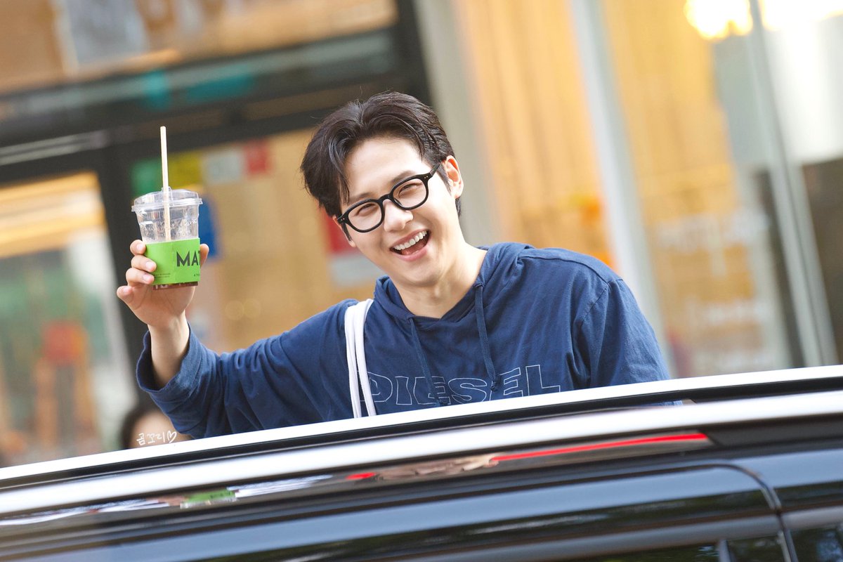 250724 뮤지컬 <낙원> 퇴근길
#B1A4 #CNU #신우 <a href="/B1A4_CNU/">신우</a>

🥤🐻‍❄️