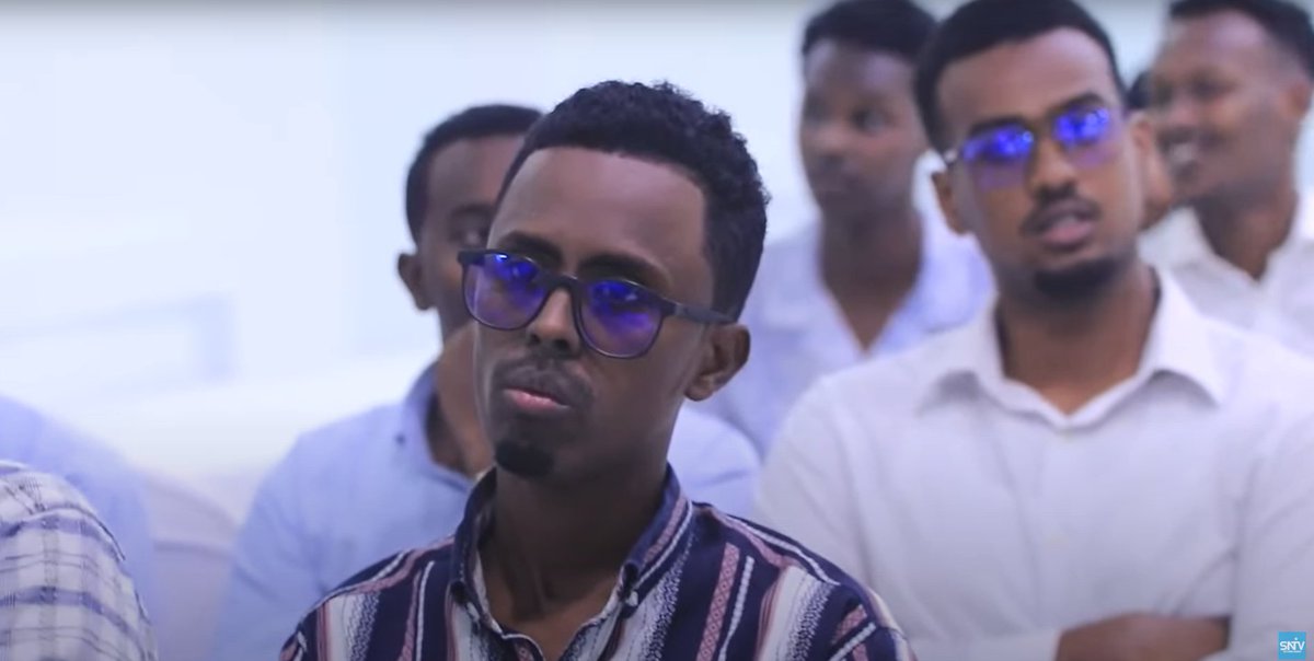 SONNALIVE's tweet image. Parliamentarian Ifrah Nooleeye is urging young Somalis to seize the historic "one person, one vote" election to shape their nation's future, moving beyond clan-based systems towards a more inclusive and stable Somalia.
#Somalia #Democracy #YouthEngagement #OnePersonOneVote…