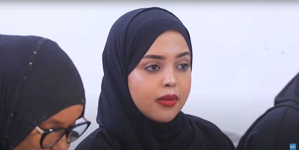 SONNALIVE's tweet image. Parliamentarian Ifrah Nooleeye is urging young Somalis to seize the historic "one person, one vote" election to shape their nation's future, moving beyond clan-based systems towards a more inclusive and stable Somalia.
#Somalia #Democracy #YouthEngagement #OnePersonOneVote…