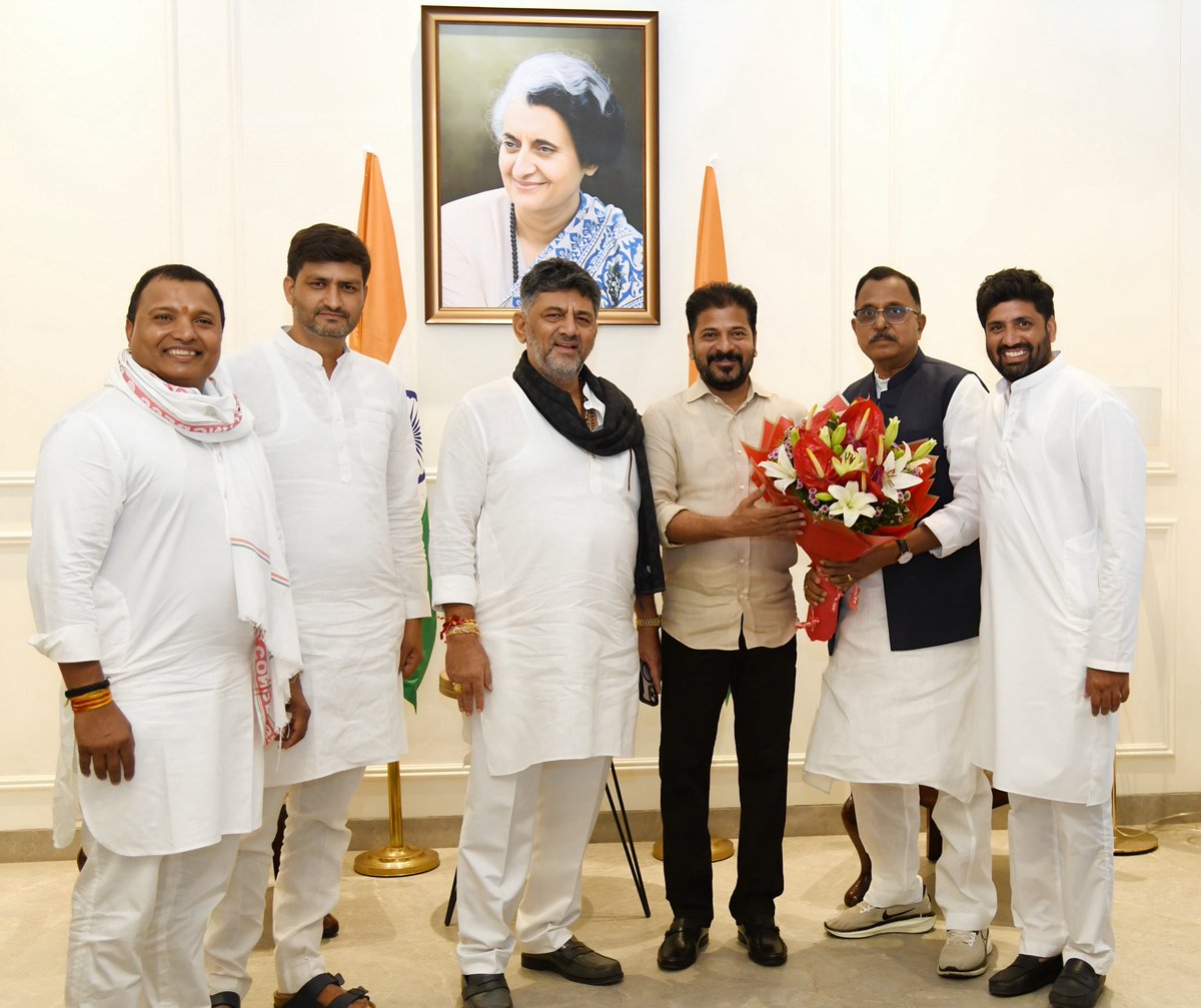 DKShivakumar's tweet image. The Congress Model
Great catching up with Telangana CM Shri @revanth_anumula and other leaders from Telangana in New Delhi today. Under Congress leadership, both Telangana and Karnataka are setting new benchmarks - delivering on guarantees, driving record-breaking growth, and…