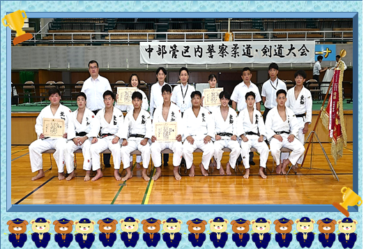 AP_KOUHOU's tweet image. 【#教養課 #術科指導室】
先日、#中部管区内警察柔道・剣道大会 が行われました✨
#柔道 男子団体・女子個人
#剣道 男子団体・女子個人
全部門で優勝することができました🏆
努力を積み重ねた先にある優勝です❗️
暑い日が続きますが、全国大会に向けて頑張ります🫡