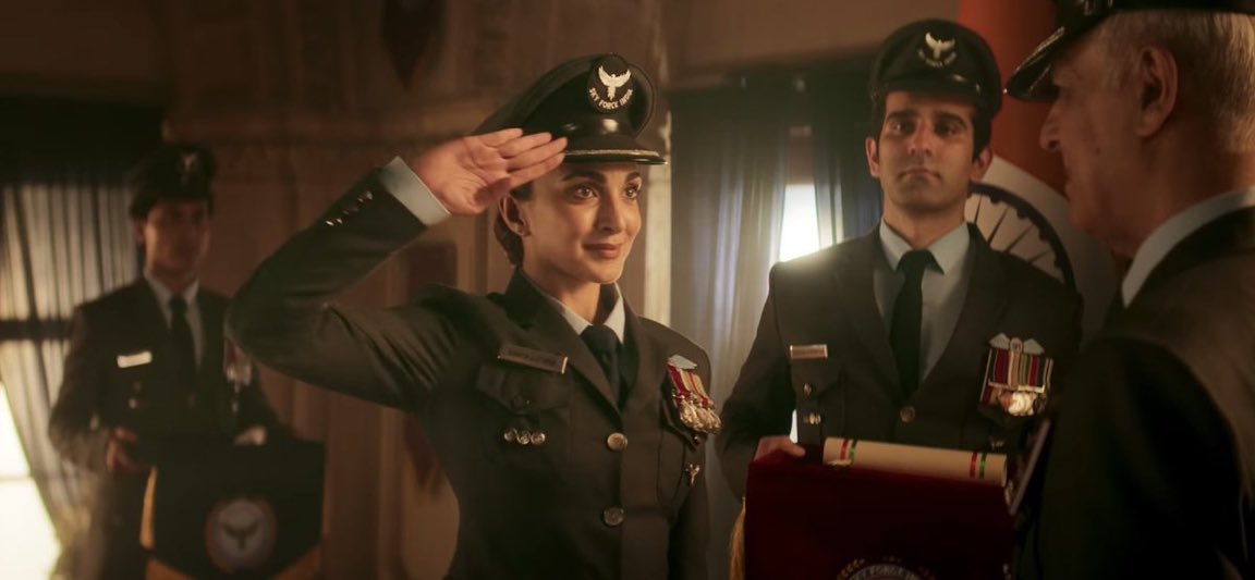 kabiraRK's tweet image. This is such a shame that female officers in spy and army movies are always downgraded to bikini shots

Disrespectful #War2Trailer