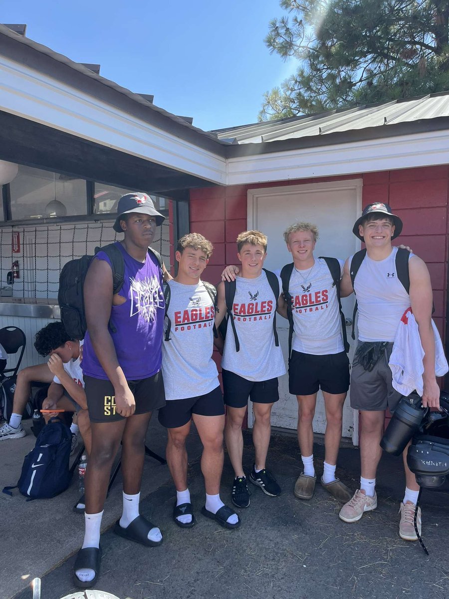 chaseh5000's tweet image. Thank you @CoachWesNurse and the rest of the @EWUFootball staff for the great camp! extremely grateful for the opportunity to compete and get better!
@issaquahfb @CoachJoshuazb @TheDBRoom206 @TFordFSP