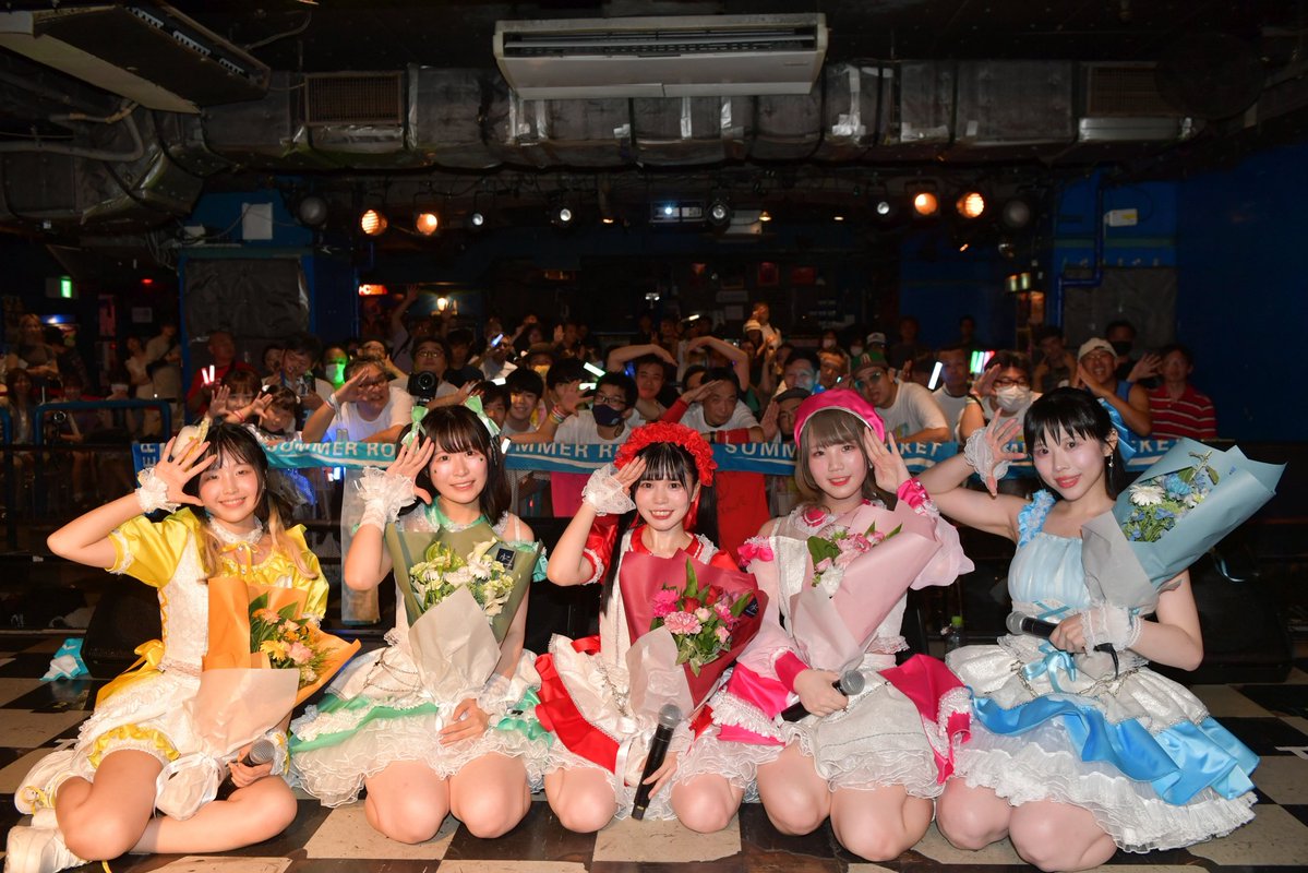 Summer_R_info's tweet image. 2025/07/24(木)
SUMMER ROCKET 
9周年記念ワンマンライブ
「I saw the light」@新宿LOFT

演出：榎本愛子 @EnomotoAiko 

🚀新衣装「カラフル衣装」
衣装制作：鯵坂瑠夏

🚀新曲  「 I saw the light 」
作曲：ari
作詞：海乃真珠@TellUs_shinju
振付：あっすん@nantokanateru
歌唱指導：桃菜…