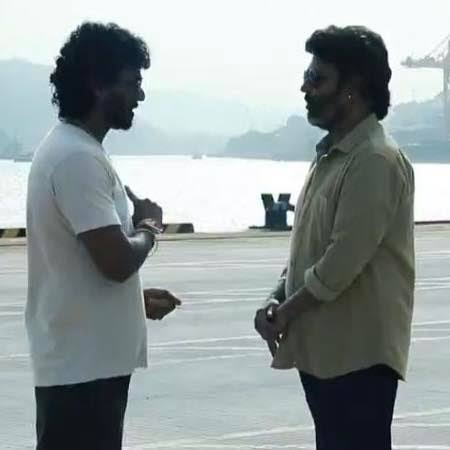 RajiniGuruRG's tweet image. இவரு கமல் ரசிகர், ஆனால் இவரு சின்ன வயதுள்ள சாப்பிடாமல் இருந்தால் ரஜினி பாடலை காட்டி தான் இவரின் தாயார் உணவளிப்பார்
அப்போ இவரு உண்மையில் தலைவர் ரசிகர் தானே
பரட்டை ஹவுசில் இருந்து கொளுத்தி போட்ட தீ
#Thalaivar #SuperstarRajinikanth #50YearsOfRajinism #Coolie