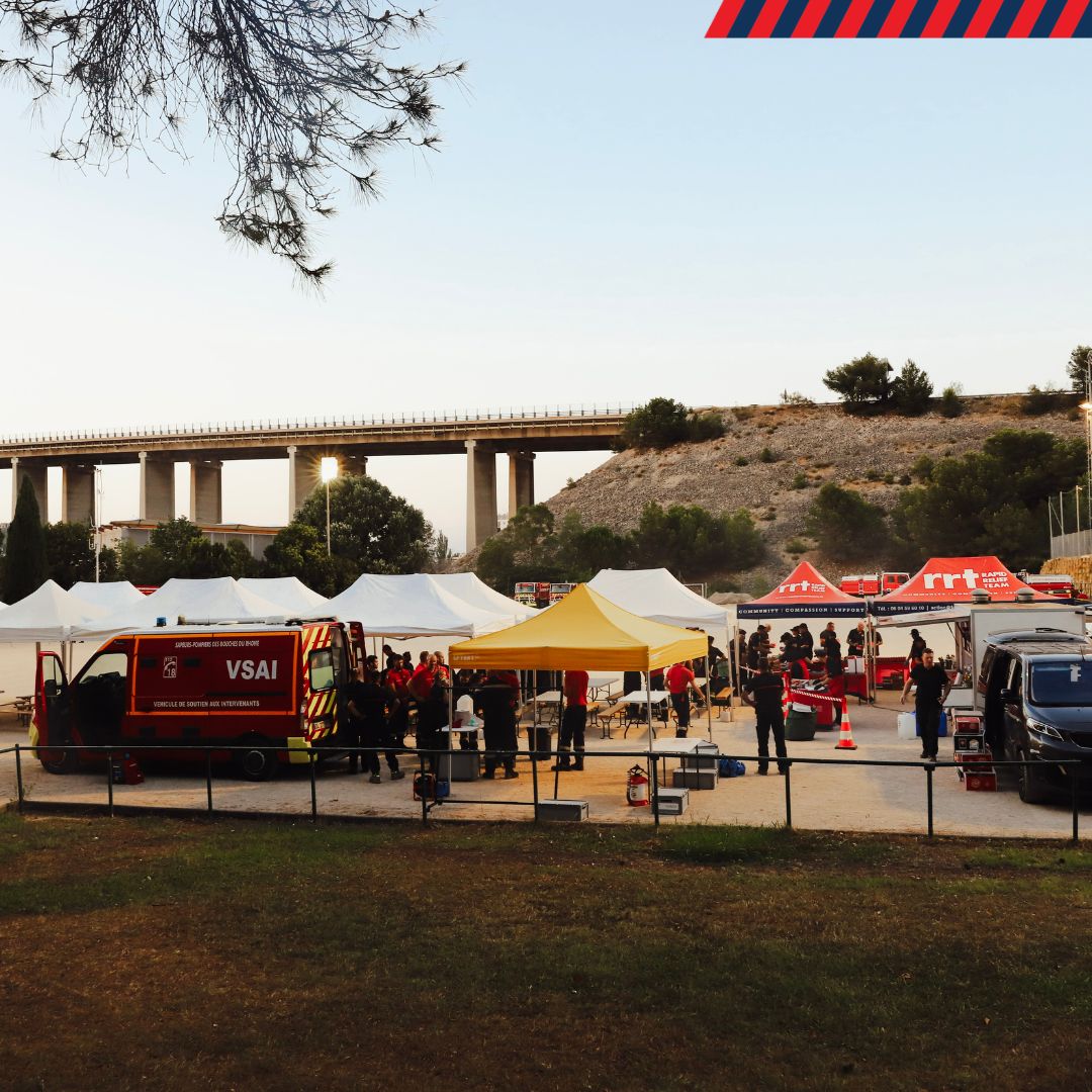 RRT_FR's tweet photo. 🔥🚒

Lors d'une situation de crise sur un incendie de forêt, nos équipes RRT sont intervenues à Martigues et ont servi 800 repas et collations aux pompiers.

Respect à tous les acteurs mobilisés sur cet incendie. Force à vous ❤️

#incendiemartigues #rrtcares #urgences #pompiers https://t.co/0lk5aFrnxJ