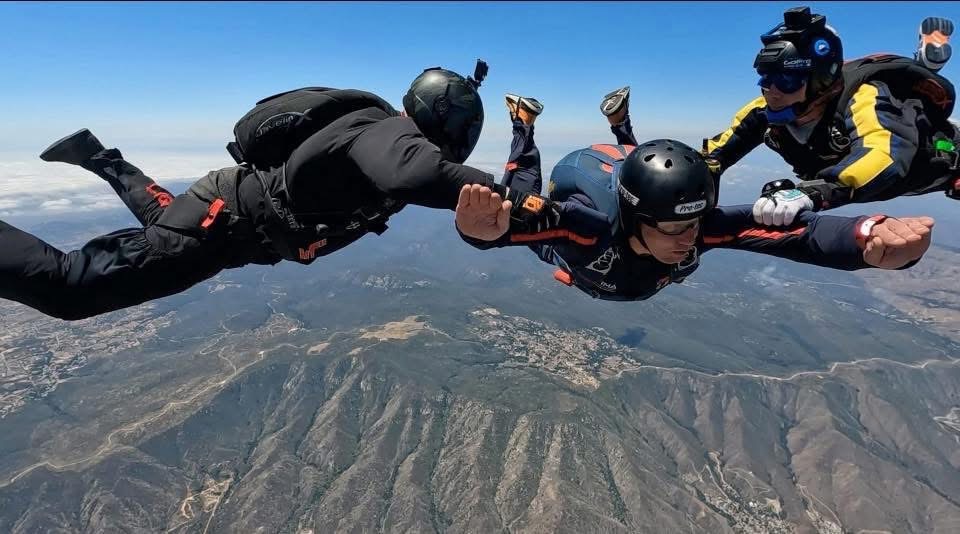 Proud_Sappers's tweet image. ✈️ Diving into the weekend like... 💥

299 Parachute Sqn RE just returned from Exercise Eagle Speedstar in California — a high-octane expedition led by 23 Para Engr Regt 💪🪂

#SapperFamily #SapperSmart #BritishArmy