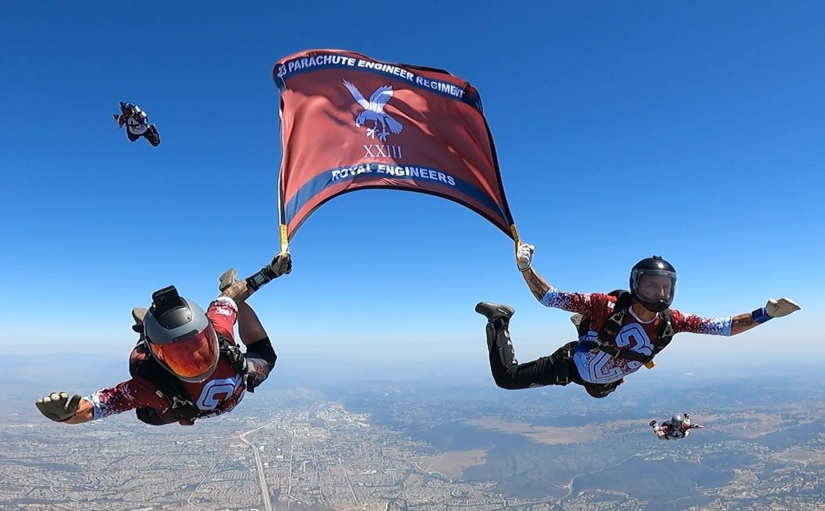 Proud_Sappers's tweet image. ✈️ Diving into the weekend like... 💥

299 Parachute Sqn RE just returned from Exercise Eagle Speedstar in California — a high-octane expedition led by 23 Para Engr Regt 💪🪂

#SapperFamily #SapperSmart #BritishArmy