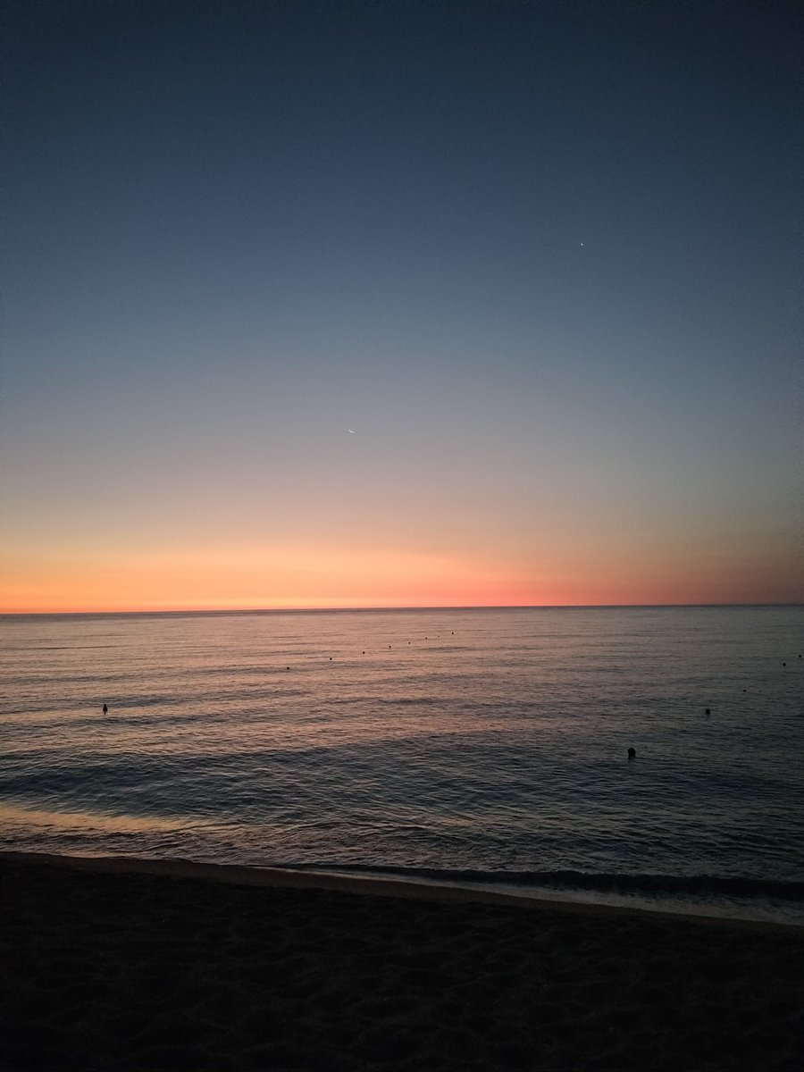 Burrodiris's tweet image. _ gote rosse per un&apos;alba bambina _
