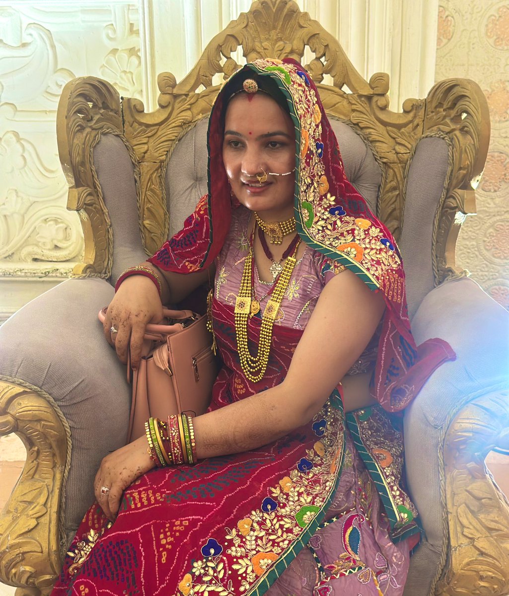 RituShahpura's tweet image. मैं कोई कहानी तो नहीं जो सदा रह जाऊ, 
मुझे तो किरदार निभाना है और चले जाना है ! 
#Filephoto 🥰