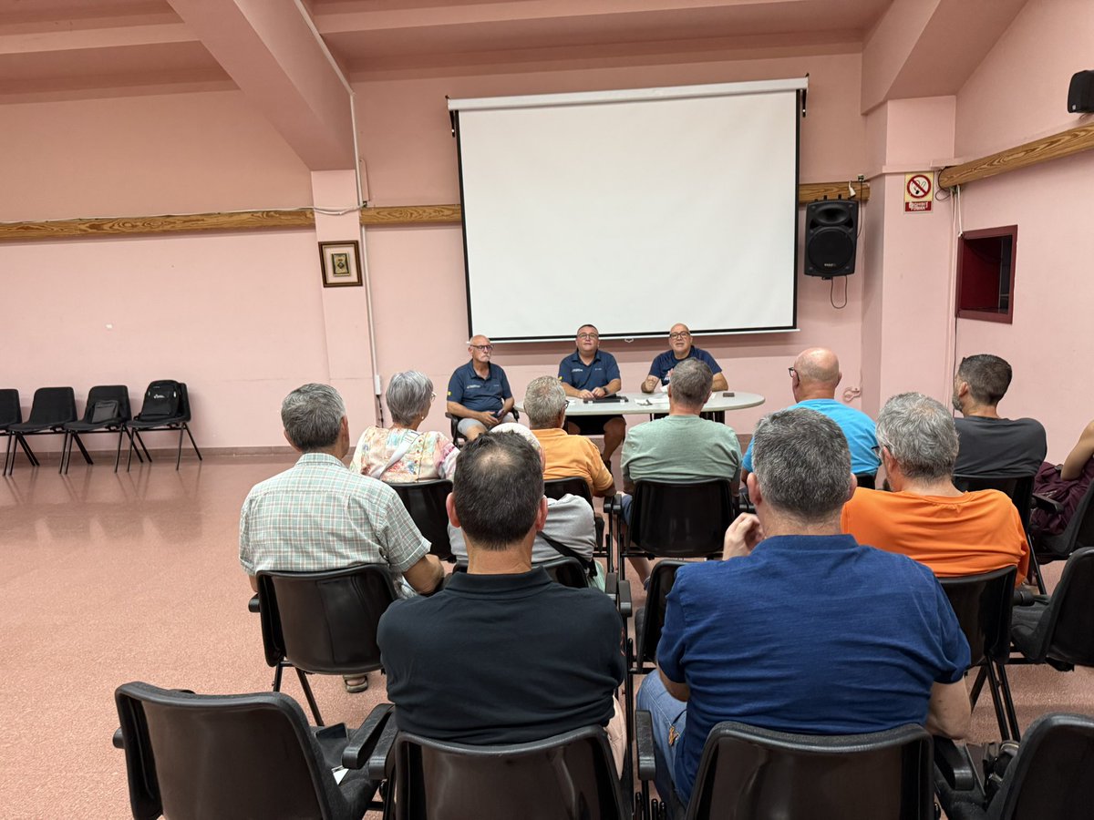 PolloRoses's tweet image. Ahir a l’assemblea territorial de la Regió V mostrant a les nostres entitats la feina que fem des de la @FEEC_cat i, més concretament, des de l’Àrea d’Entitats, seguim! ✊
#Feec #SomEntitats #ExcursionismeCatala #DivisionsTerritorials