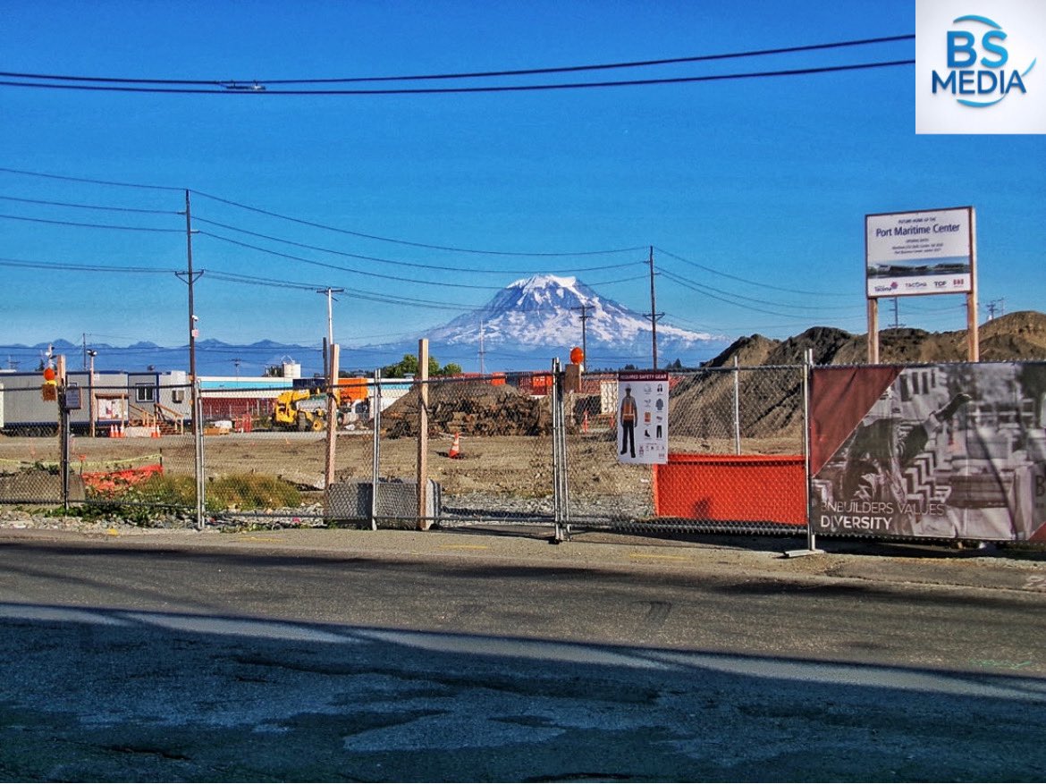 BrandonVfor253's tweet image. And to think… when this two story building next to Tacomas graffiti Skate Park under the 11th street bridge is done, this beautiful view of Mt Rainier is going to be gone..