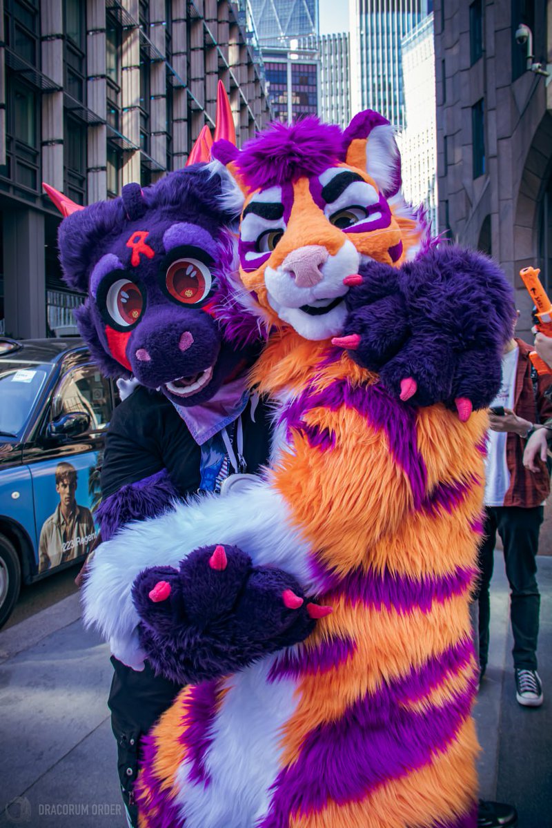 Daratomic_'s tweet image. Happy #FursuitFriday goofballs! ❤️🍪

🐈 Arrimow
📸 @DracorumOrder