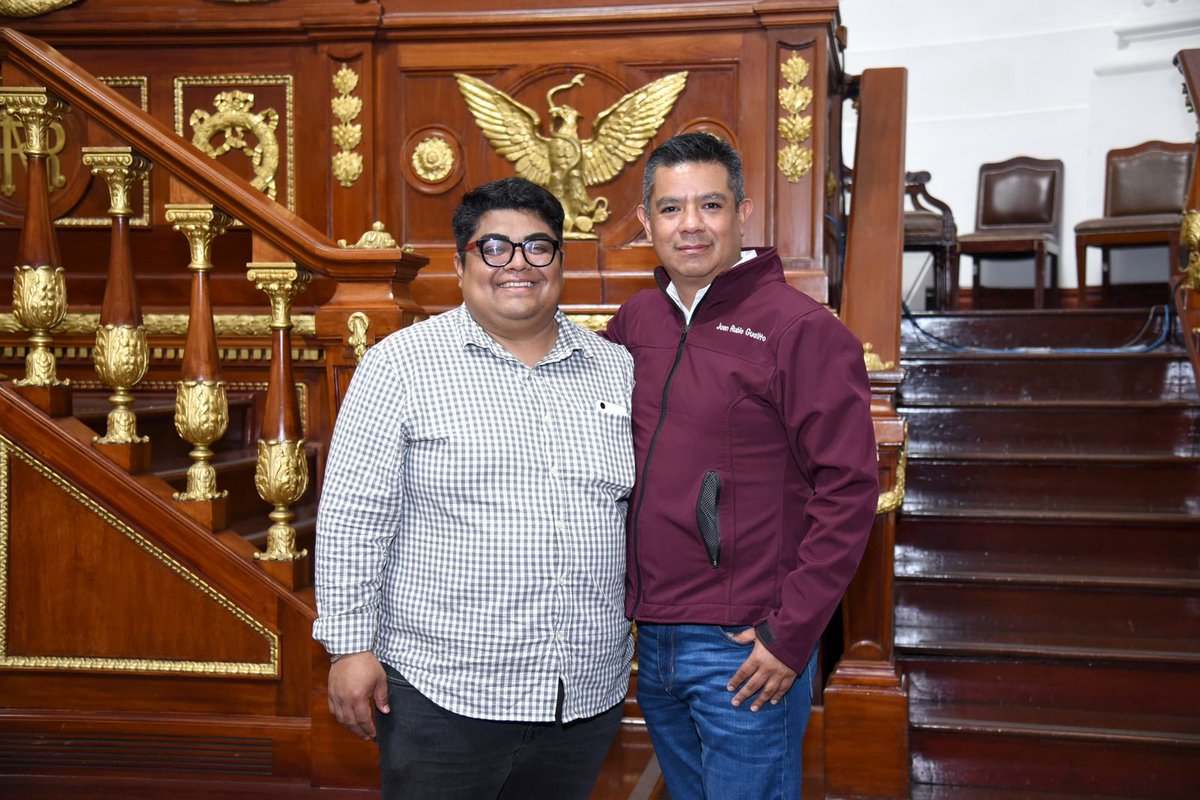 Camarada Santiago, ¡muchas felicidades!
Quiero desearte un muy feliz cumpleaños y aprovechar para reconocer tu buena vibra y la gran labor que realizas dentro de nuestro equipo de trabajo.
Te mando los mejores deseos para este nuevo año de vida. ¡Que lo celebres en grande,