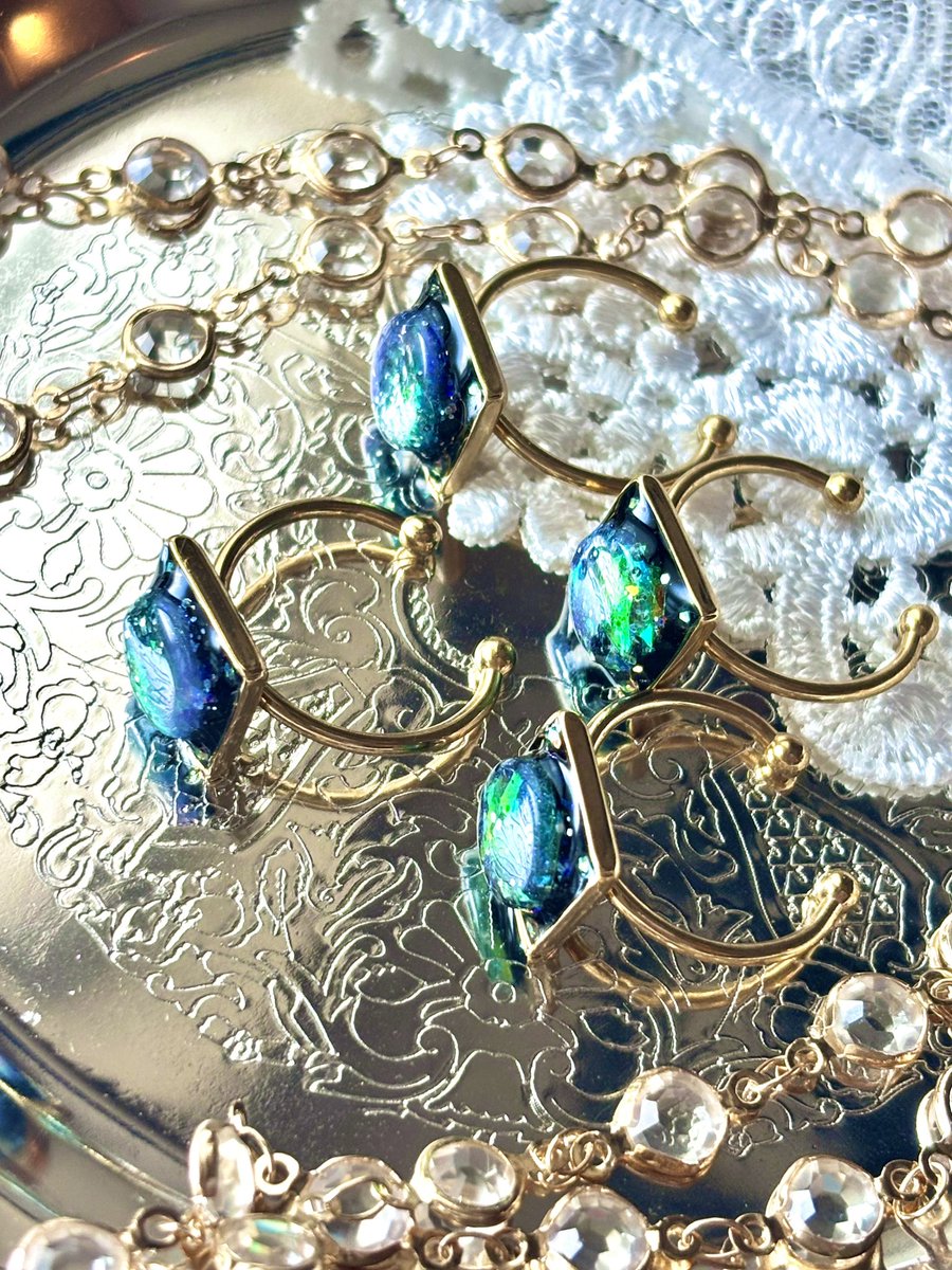 sariarisa1993's tweet image. 以前お問い合わせいただいた、宇宙の結晶のステンレススクエアリング💍
制作に時間がかかるので、一旦4点のみ仕上がりました😌
minneにて販売開始いたします🫧
minne🫧 minne.com/@9230mao
#ハンドメイド作品
#ハンドメイドアクセサリー
#ハンドメイド好きさんと繋がりたい