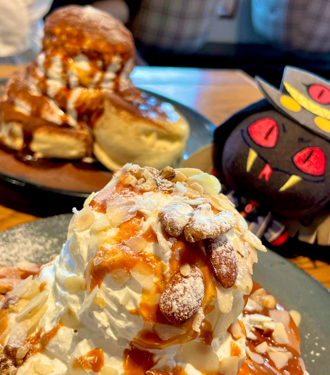 maRu_0v0_'s tweet image. マミ先生と髪飾り打ち合わせしてきたよー!🥞✨
ペンシャス氏はマミ先生が🛸キャッチャーで救いました🐍🥚
