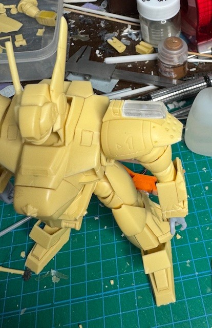 mokichiz's tweet image. 拡張セットも入れると肩アーマーは全部で
3種類に成ります。交換を容易にするために
ネオジム磁石で固定してあります。
画像は拡張セットに入っているパトライト装着型の
肩アーマーです。パトライトはクリアーパーツと
出力のパトライトが入っています。
#パトレイバー模型部
#ゆうきまさみ…