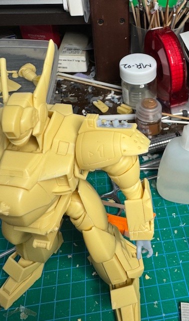 mokichiz's tweet image. 拡張セットも入れると肩アーマーは全部で
3種類に成ります。交換を容易にするために
ネオジム磁石で固定してあります。
画像は拡張セットに入っているパトライト装着型の
肩アーマーです。パトライトはクリアーパーツと
出力のパトライトが入っています。
#パトレイバー模型部
#ゆうきまさみ…