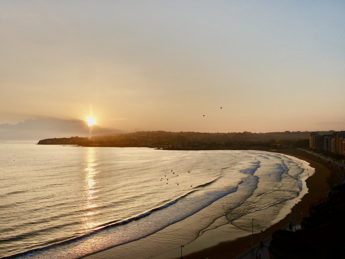 Peter Townend (@townendpeter) on Twitter photo Amanecer en la playa de San Lorenzo de Gijón, Asturias, 07: 20h, 25 julio 2025. <a href="/eltiempotpa/">El tiempo TPA</a>, <a href="/AEMET_Asturias/">AEMET_Asturias</a>, <a href="/1967fct/">EL CLIMA EN TIEMPO REAL</a> <a href="/tiempodejavimo/">eltiempodejavimo</a>, <a href="/ElTiempo_tve/">El Tiempo en TVE</a>, <a href="/aquilatierratve/">Aquí la Tierra</a>, <a href="/LaMeteoAstur/">J.Díaz-Fernández(1990)</a>, <a href="/chcantabrico/">Confederación Hidrográfica del Cantábrico</a>, <a href="/tiempobrasero/">Tutiempo</a>, <a href="/TurismoAsturias/">TurismoAsturias</a>, <a href="/javioru/">Javi Martinez</a> <a href="/Produccionsn/">Producción laSexta Noticias</a> Amanecer en la playa de San Lorenzo de Gijón, Asturias, 07: 20h, 25 julio 2025. <a href="/eltiempotpa/">El tiempo TPA</a>, <a href="/AEMET_Asturias/">AEMET_Asturias</a>, <a href="/1967fct/">EL CLIMA EN TIEMPO REAL</a> <a href="/tiempodejavimo/">eltiempodejavimo</a>, <a href="/ElTiempo_tve/">El Tiempo en TVE</a>, <a href="/aquilatierratve/">Aquí la Tierra</a>, <a href="/LaMeteoAstur/">J.Díaz-Fernández(1990)</a>, <a href="/chcantabrico/">Confederación Hidrográfica del Cantábrico</a>, <a href="/tiempobrasero/">Tutiempo</a>, <a href="/TurismoAsturias/">TurismoAsturias</a>, <a href="/javioru/">Javi Martinez</a> <a href="/Produccionsn/">Producción laSexta Noticias</a>