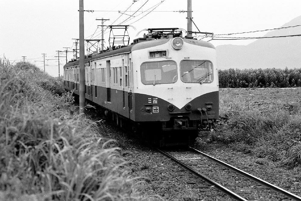 SL664126155's tweet image. #お客様を乗せない鉄道車両たち
大半は旅客電車併結だった飯田線の荷電だが、荷2042Mは荷電単独運用。通常は2連だが、今日は回送のクモハ61付き3連。