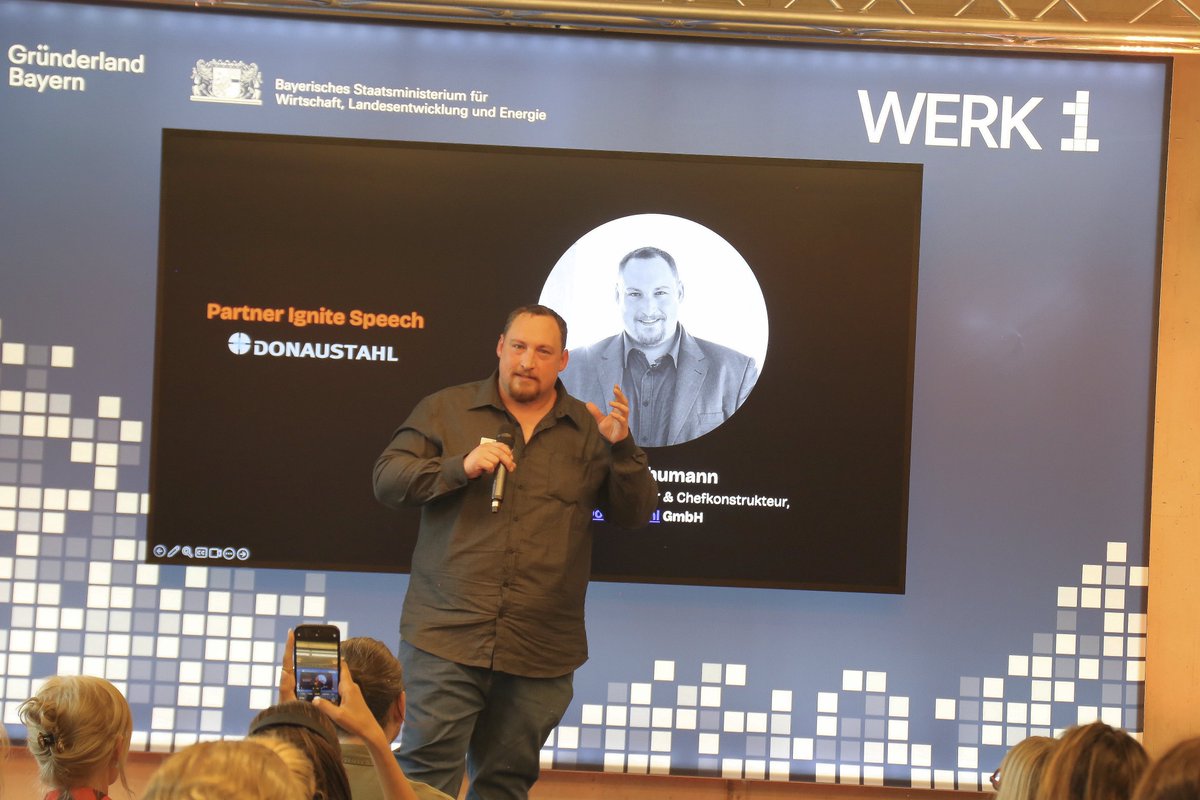 StefanThumann's tweet image. Es freute mich sehr, die Keynote zu halten.
Danke an #womenindefensetech und #BASED für die Einladung. Sorry für den harten Einstieg mit dem Thema Vergewaltigung. Aber das war keine Spaßveranstaltung. Wir sind im Krieg und viele wollen das noch nicht wahrhaben.