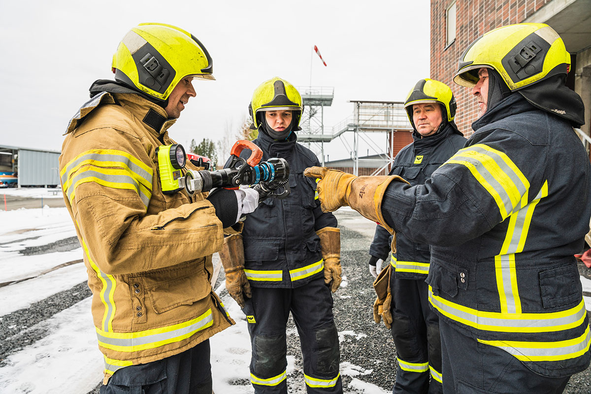 Pelastusopisto's tweet image. Järjestämme la 16.8. tapahtuman vapaaehtois- ja sopimuspalokuntien jäsenille: aiheena sopimushenkilöstön koulutusjärjestelmä, osaamisen hyväksiluku ammattitutkinnossa, ammattihenkilöstön koulutukseen hakeutuminen sekä vierailu harjoitusalueella. Lisää infoa tulossa kesän aikana!