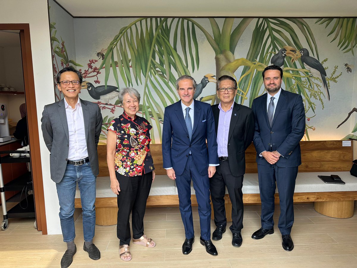 rafaelmgrossi's tweet image. Nuclear power is a solid option for a low-carbon future in Southeast Asia. From SMRs to fusion & @IAEAorg flagship initiatives like #Atoms4Food and #RaysOfHope, we look forward to strengthening collaboration with @Temasek.
Thanks for an insightful exchange, Chairperson Ho Ching.