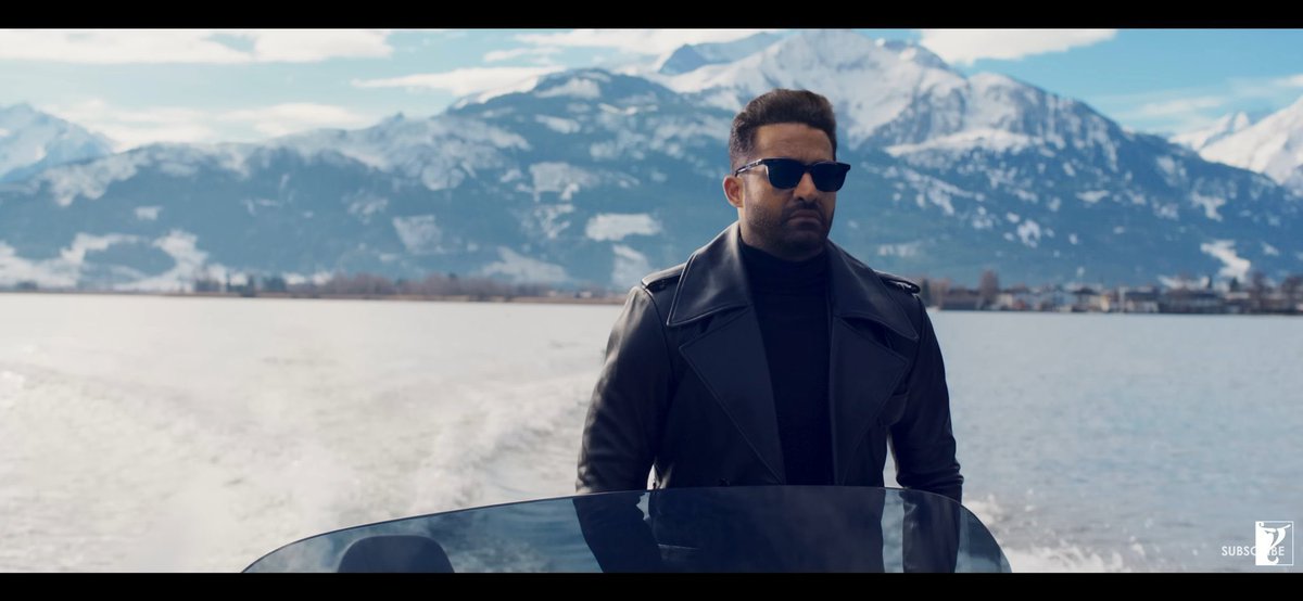 MoSha855's tweet image. Saw #War2 Trailer !
It's #JrNTR show all the way. He is looking damn Good ! #War2 #War2Trailer