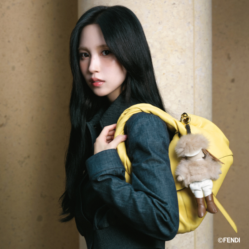FENDI_JAPAN's tweet photo. ブランドアンバサダーを務める、 #MINA を起用した、スペシャルムービーを​配信いたします。
 #MINA と「フェンディ スパイ」が織りなす、自然体の美しさをぜひご堪能ください。 
#Fendi #FendiFW25 #FendiSpy #Fendiambassador