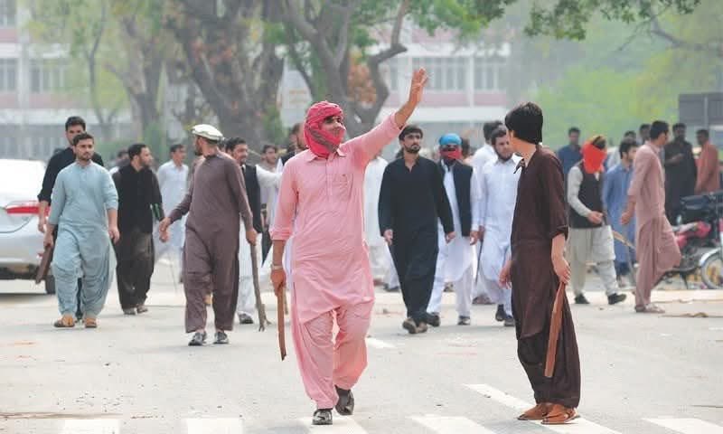 saan_jat's tweet image. پنجاب کی یونیورسٹیاں: بلوچ دہشت گردوں کا بھرتی مرکز؟
پنجاب کی یونیورسٹیاں بلوچ دہشت گردوں کی بھرتی کا مرکز بن چکی ہیں، جبکہ پنجاب کے ہونہار طلبہ تعلیمی مواقع سے محروم ہیں۔ یہ صورتحال نہ صرف پنجاب بلکہ پورے ملک کے لیے تشویشناک ہے۔