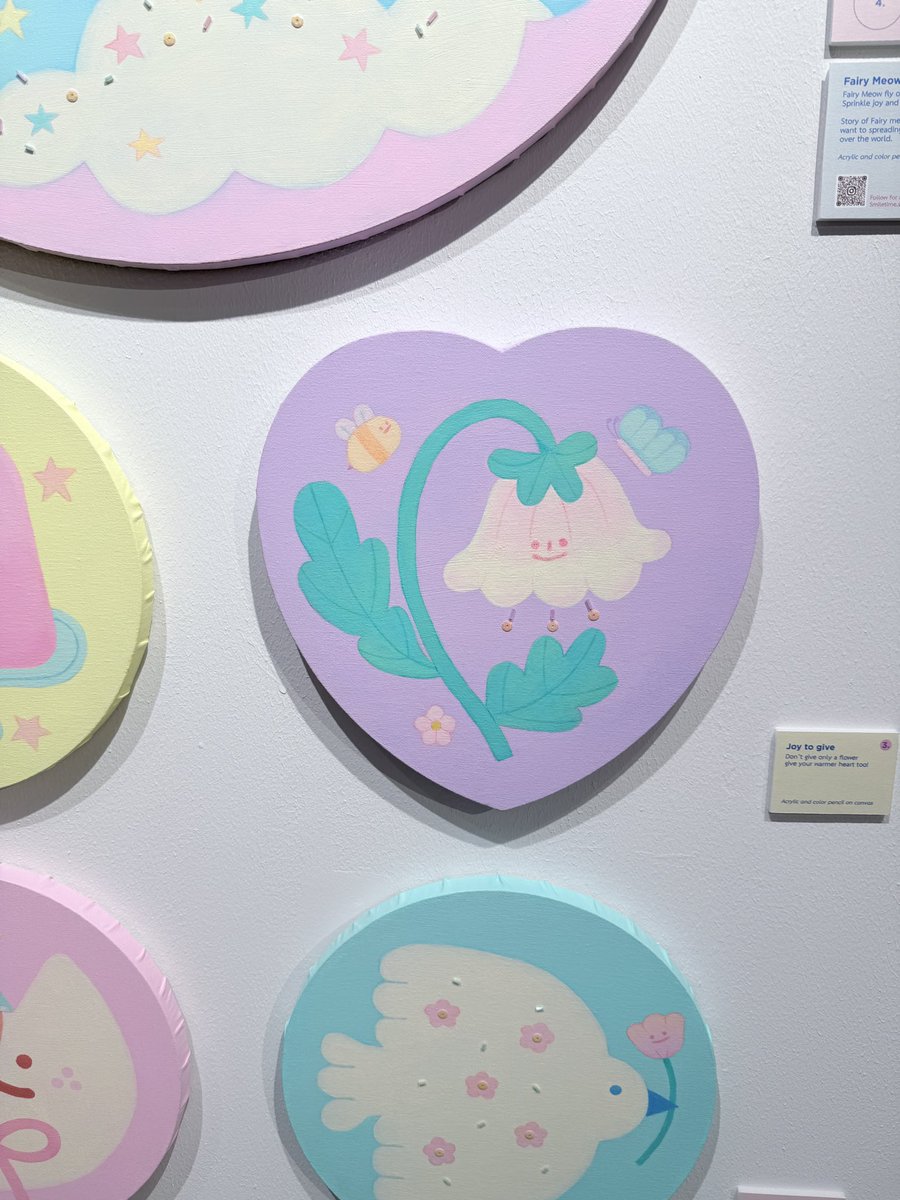 🐈 Smiletime 1st wall gallery! 🌟
— สมายล์มีผลงานภาพเพ้นแบบจริงจังครั้งแรก มาในธีม Fairy Meow’s Flight จัดแสดงอยู่ที่เซ็นทรัลชิดลมชั้น 2 นะคะ ตั้งใจทำมากเลย~ ในงาน Chidlom หากใครสนใจภาพติดต่อ ig :  artatmos. coได้เลยนะคะ

🩵 10.00-21.00 
🎀 now-27 JULY

#smiletimeart