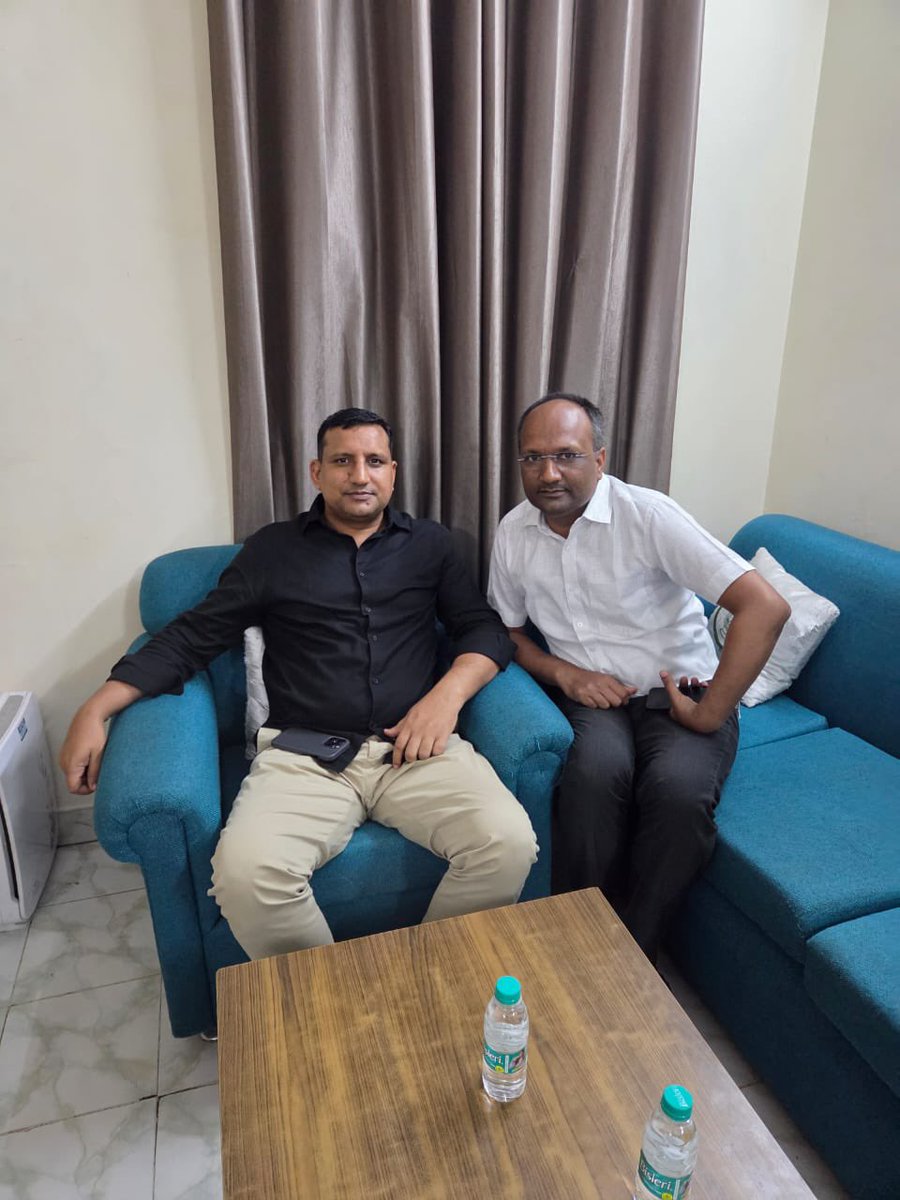 YuvasochRajeev's tweet image. राष्ट्रीय जनता दल में संगठनात्मक एवं वैचारिक नवाचार के सूत्रधार, आदरणीय संजय यादव जी के साथ।
'छवि नई, सोच नया' की दिशा में एक ठोस कदम।
आज RJD लीगल सेल, दिल्ली प्रदेश के गठन को लेकर चर्चा हुई। यह केवल संगठन विस्तार नहीं, बल्कि एक सशक्त वैचारिक आधार को मजबूत करने की दिशा में कदम…