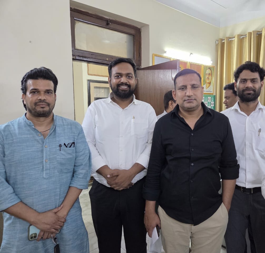 YuvasochRajeev's tweet image. राष्ट्रीय जनता दल में संगठनात्मक एवं वैचारिक नवाचार के सूत्रधार, आदरणीय संजय यादव जी के साथ।
'छवि नई, सोच नया' की दिशा में एक ठोस कदम।
आज RJD लीगल सेल, दिल्ली प्रदेश के गठन को लेकर चर्चा हुई। यह केवल संगठन विस्तार नहीं, बल्कि एक सशक्त वैचारिक आधार को मजबूत करने की दिशा में कदम…
