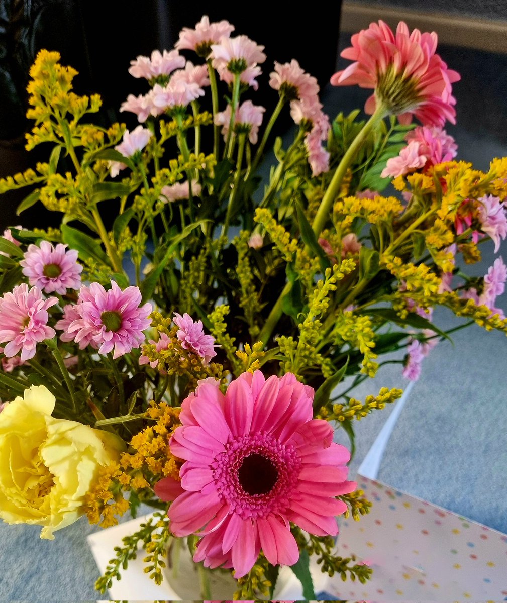 Happy #FlowersOnFriday
