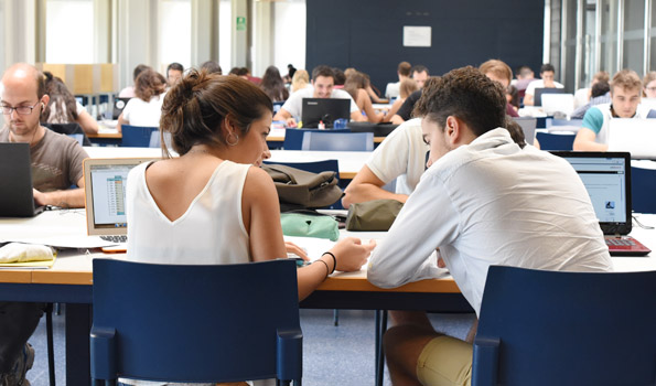 UPV's tweet image. 👩🏫 La @UPV llança més de 40 microcredencials, accions formatives de curta durada, amb l'objectiu de millorar l'ocupabilitat dins del projecte nacional MICROCREDS ➡ tinyurl.com/3jrjskbr