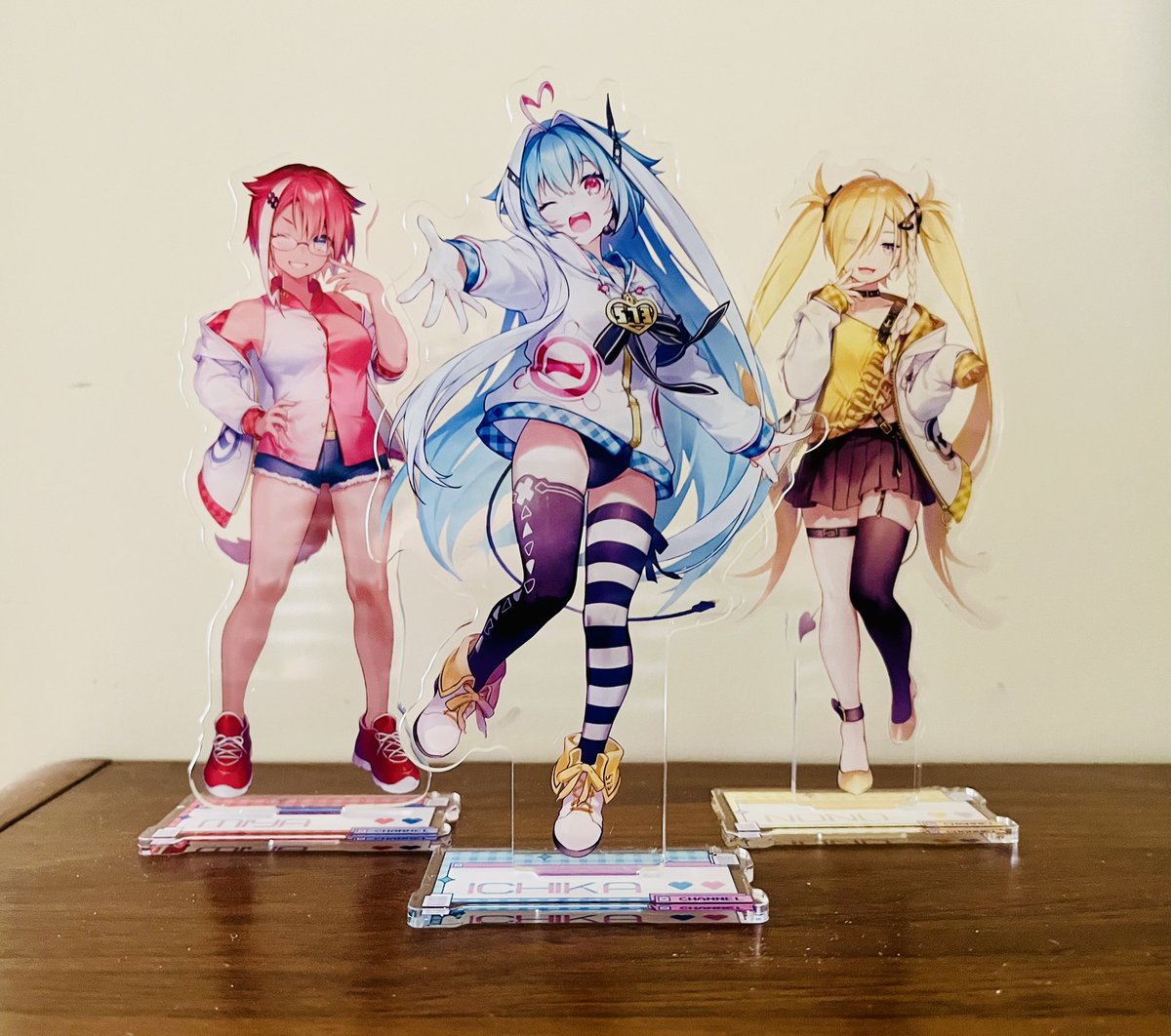 redoxHN7's tweet image. 夏コミ頒布予定のアクリルスタンド3種
実物めっちゃかわいい､生産間に合いできてよかった！