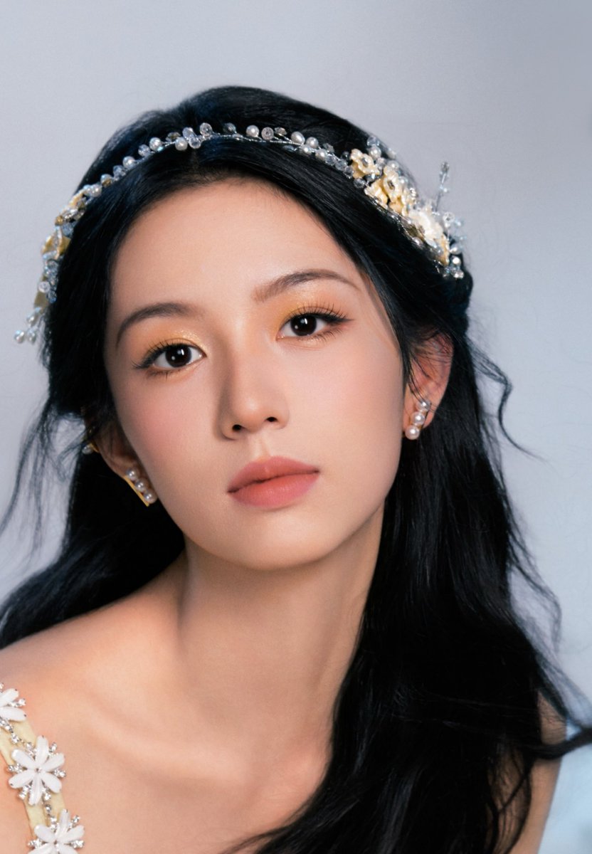 ForCdrama's tweet image. Tencent drama #RedDanceShoes officially announced #ZhouYe as the main lead. The story is set in 1970s-80s.