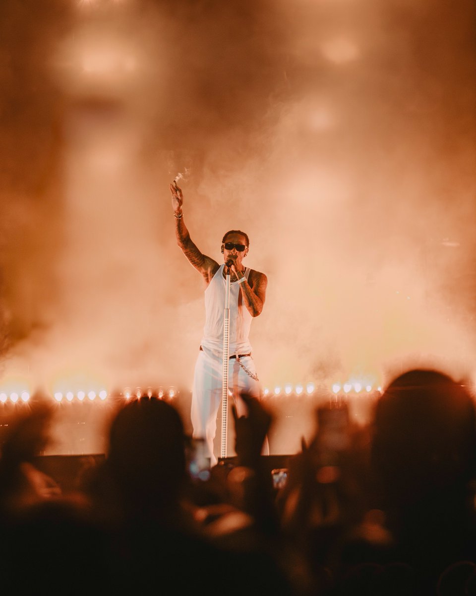 BlkSerpentPress's tweet photo. Flying high with @wizkhalifa on the Good Vibes Only Tour
📸:@CheyenneSimm0ns 
https://t.co/t3nnT6z9l1 https://t.co/d22lcwE6tV