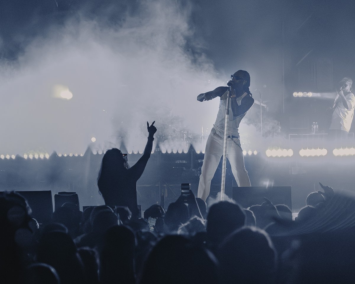 BlkSerpentPress's tweet photo. Flying high with @wizkhalifa on the Good Vibes Only Tour
📸:@CheyenneSimm0ns 
https://t.co/t3nnT6z9l1 https://t.co/d22lcwE6tV