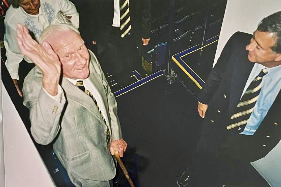 dougbagleyfdl's tweet image. The original full photo. 23 years ago I took this beautiful photo of Mr Tottenham Hotspur. On 8 August 2000. 35,877 of us filled White Hart Lane for the second Testimonial for 'Sir' Bill Nicholson. Behind Bill is his wife. Spurs beat Fiorentina 3 0. A great night for a great man.