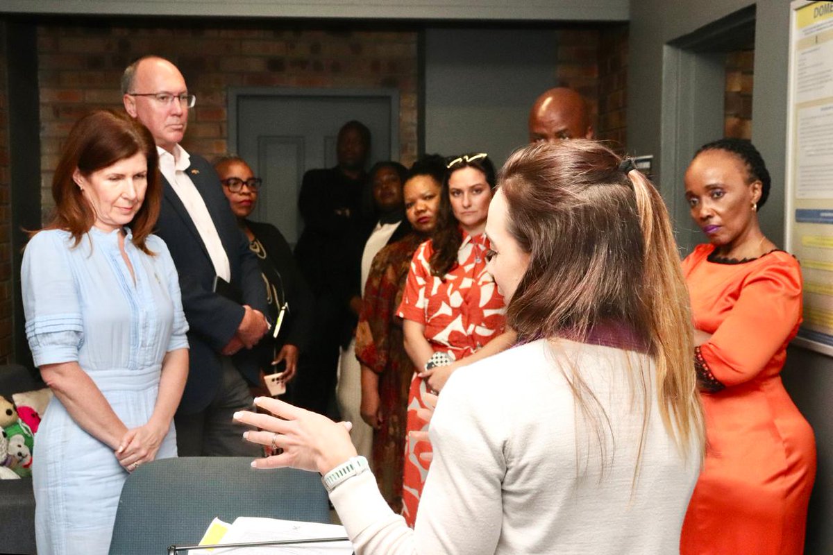 DWYPD_ZA's tweet image. Yesterday, Minister @s_chikunga met with UK Minister Hon. Baroness Chapman during the UK–South Africa Joint Ministerial Visit.
They visited GRIP - GBV Intervention Project, a GBVF Response Fund beneficiary, and Mbombela SAPS to engage on services supporting GBV survivors.