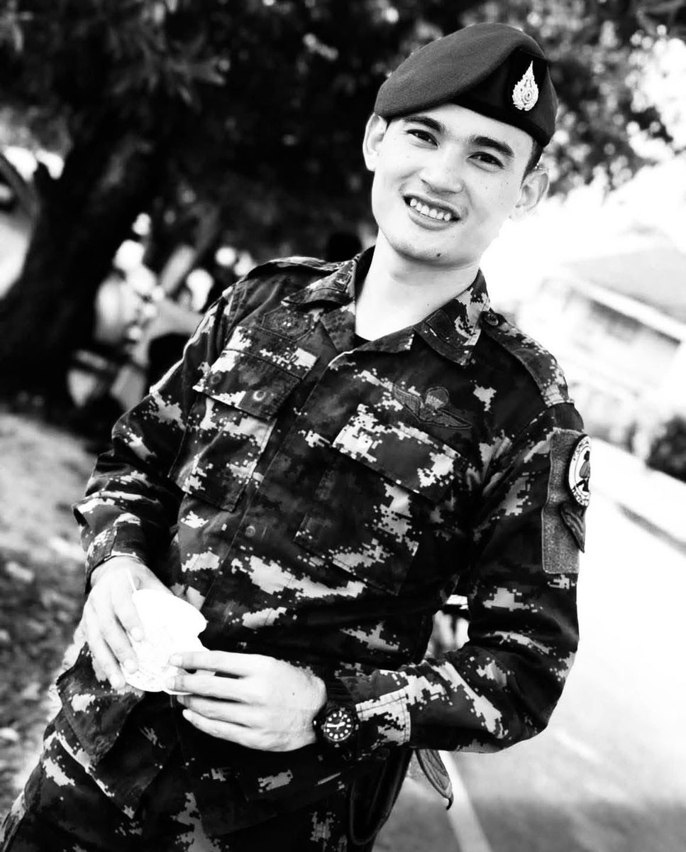 Skyboyz15's tweet image. ขอสดุดีทหารกล้า พลีชีพในสนามรบวันนี้
🪖🇹🇭 สิบเอก จิรายุ สิงห์อ้น (เจมส์) 🕊️
ชาว อ.จตุรพักตรพิมาน จ.ร้อยเอ็ด
ขอแสดงความเสียใจกับครอบครัว ด้วยครับ
🙏🏻🙇🏻🖤🥺
#สดุดีทหารกล้า #ทหารกล้า #ทหารไทย 
#ไทยนี้รักสงบแต่ถึงรบไม่ขลาด
#กองทัพบก #ไทยกัมพูชา #ร้อยเอ็ด
#CambodiaOpenedFire