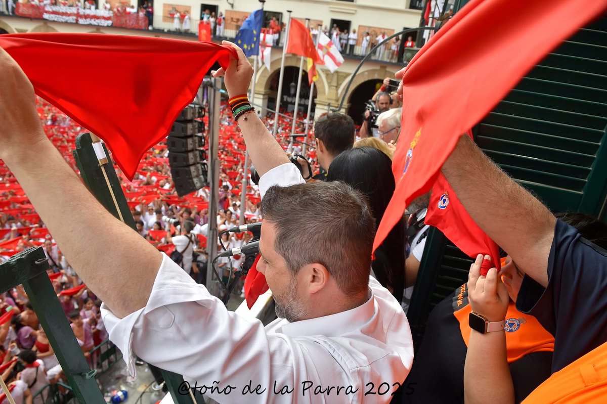 alextoquero's tweet image. Felices #fiestas #Tudela. Un orgullo de ciudad. Maravilloso cohete. Maravillosa @apctudela. Maravillosa tierra. Ya estamos en fiestas. Que disfrutéis. ¡Viva Tudela!, ¡viva #Navarra! y ¡viva Santa Ana!