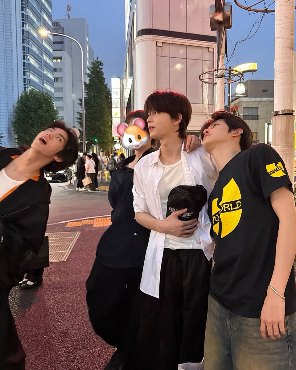 myhammiuu's tweet image. 이경민 얼굴 가린거 어쩔거야ㅋㅋㅋㅋ 아웃겨